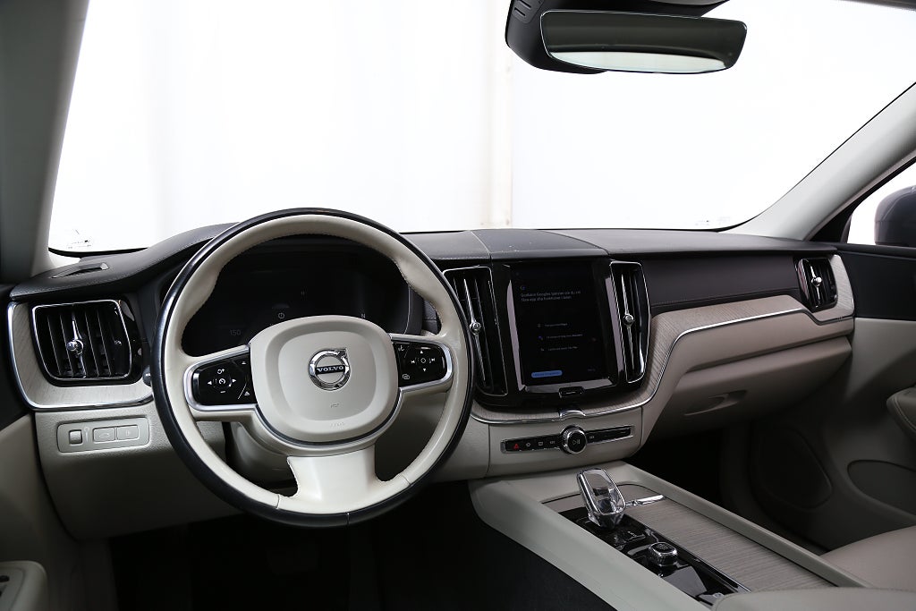 Volvo XC60 Recharge T6 Inscription AWD Pano Skinn Orrefors Drag