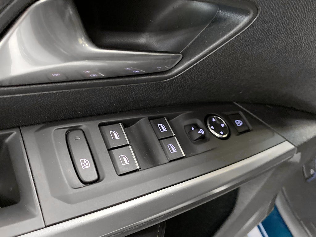 Peugeot 3008 GT Hybrid 145 hk Automat  – bild 17