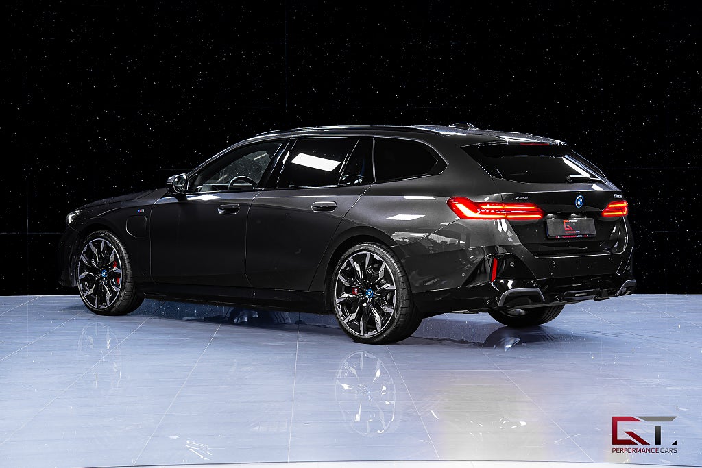 BMW 550e Touring M-Sport Pro MOMS Pano 21" B&W Carbon Drag DAP