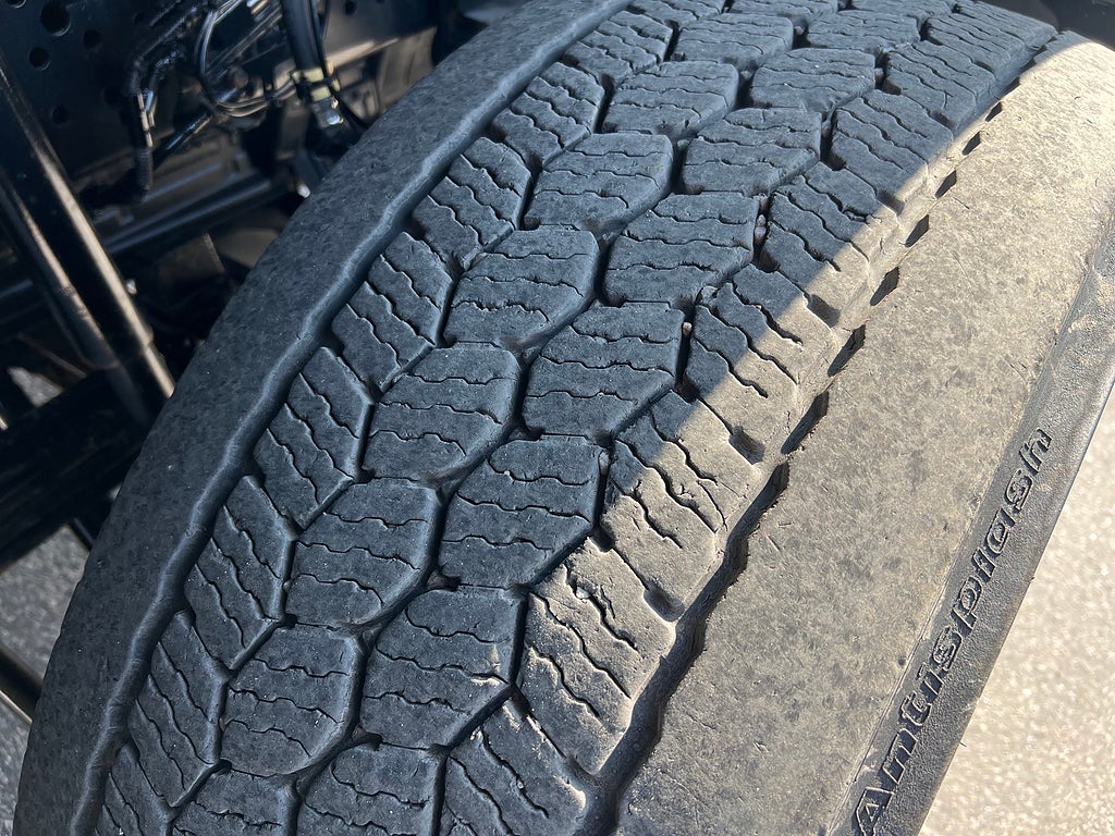 Mercedes-Benz Arocs 3251 Tridem Lastväxlare, Fullt Plogutrustad