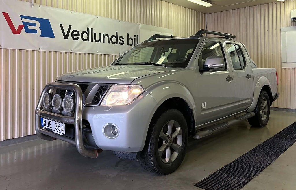 Nissan Navara Dubbelhytt 2.5 dCi 4x4 Salomon Edition Kamera Navi Båge