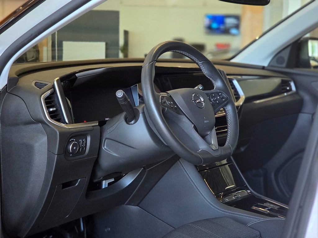Opel Grandland X 1.2 Turbo 130hk GS Line 0kr insats 3,45% ränta/Drag/
