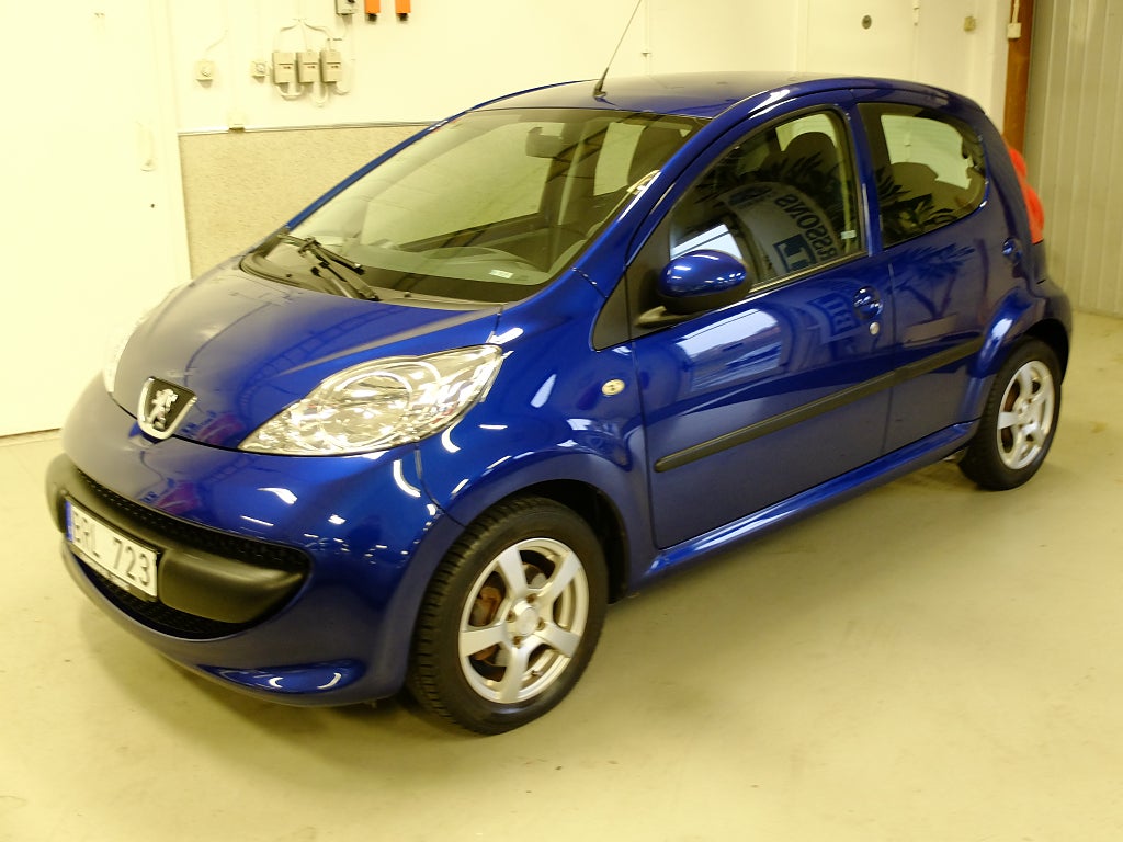 Peugeot 107 5-dörrar 1.0 Euro 4 5d  8765 mil  S + V hjul FIN