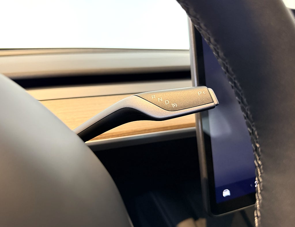 Tesla Model Y Long Range RWD Long Range VÄRMARE SKINN PANO SVENSKSÅLD