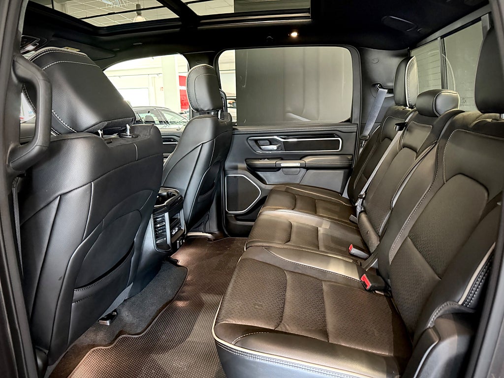 Dodge RAM 1500 Crew Cab 5.7 V8 HEMI 4×4 NIGHT Edition - bild 16