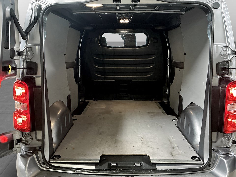 Bild på Peugeot Expert PRO+ 2.0 BHDi 180hk Aut L2 B-KAMERA CARPLAY