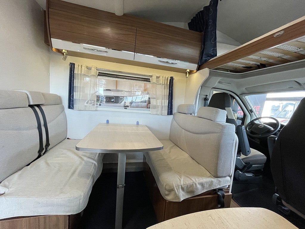 Pilote C 700 S /B-körkort/6-bältad/6-sovplatser - Pilote