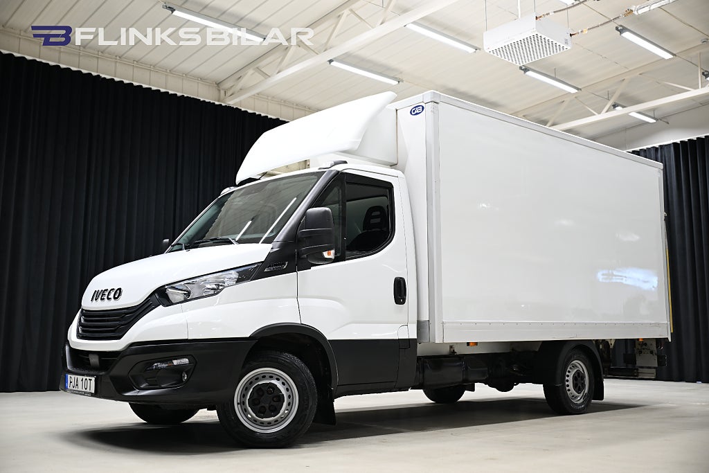 Iveco Daily 136HK Automat|Volymskåp|Bakgavellyft|Sidodörr|Lågmil