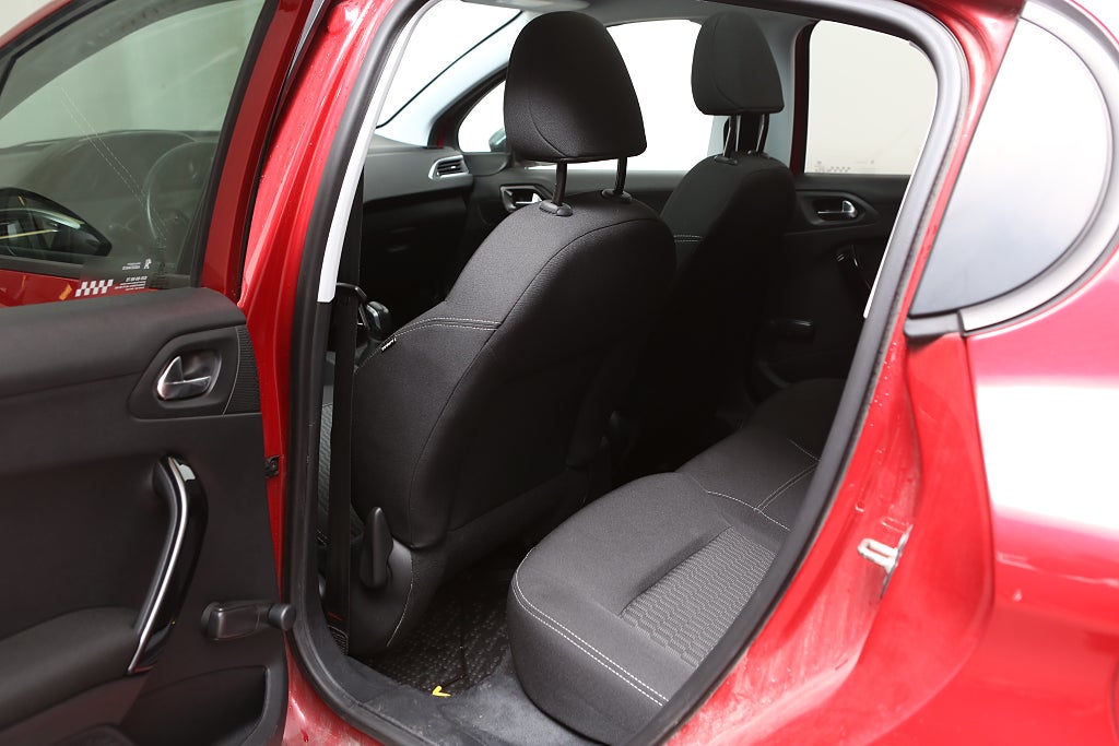 Peugeot 208 1,2 PureTech 82hk Style 5-D Panorama 2016