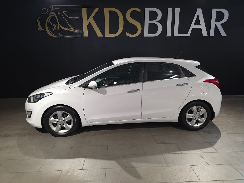 Hyundai i30 1.6 CRDi Premium Automat 128hk 5dr | Värmare | Nybes