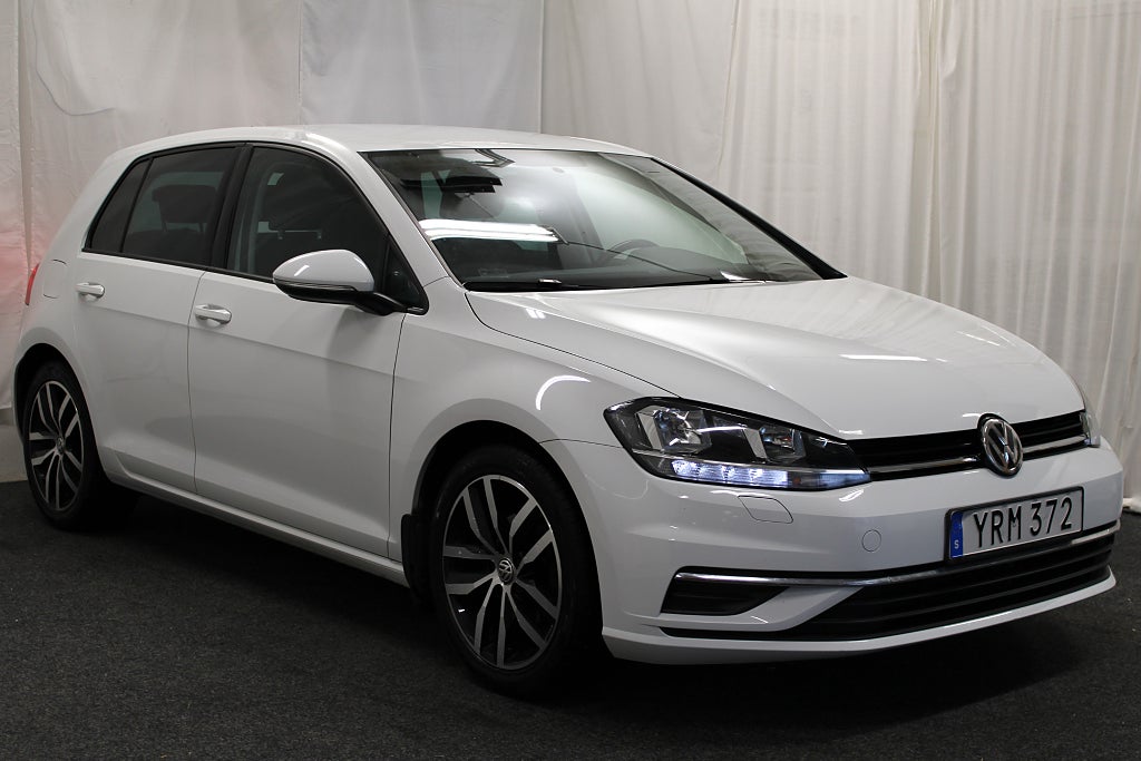 Volkswagen Golf 5-dörrar 1.0 TSI |Fullservad|CarPlay|Adaptiv-Fart|116hk