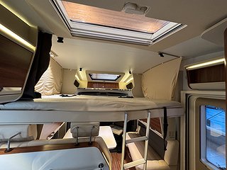 Husbil-halvintegrerad Adria Matrix Supreme 687SL 150HK 15 av 21