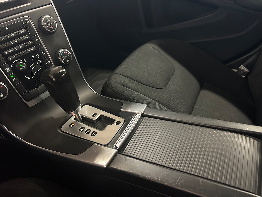 Volvo V60 T4F 180hk Aut Kinetic |Drag|Värmare|Keyless| 2012