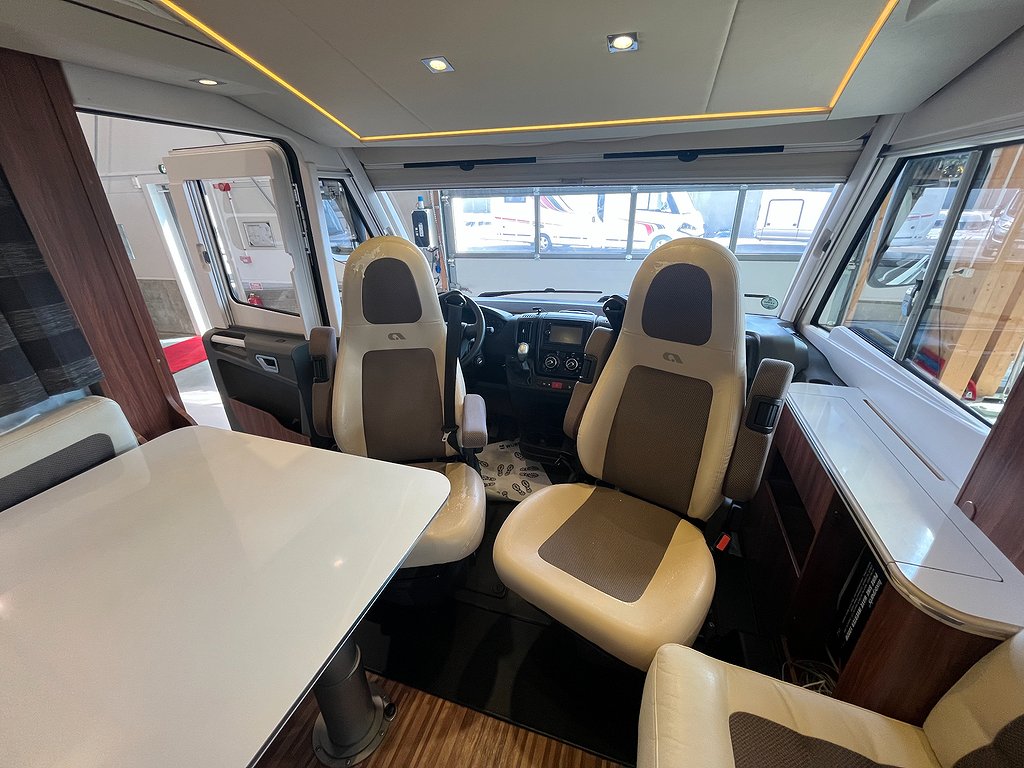 Adria Sonic Plus 700 SL / Automat 150hk / Solcell x2 / Ugn - Adria