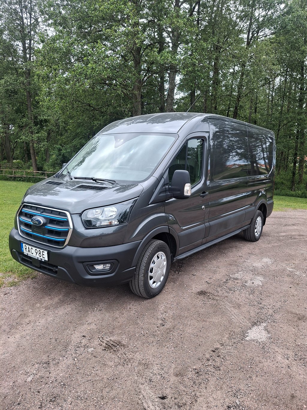 Ford transit E- 350 med Elutag i skåpet