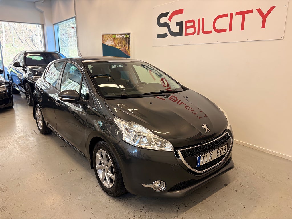 Peugeot 208 Peugeot 208  5-DÖRRAR 1.2  VTI  82HK  PANORAMA  0%RÄNTA
