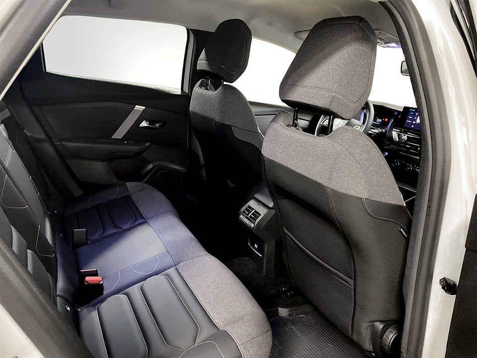 Bild på Citroën C4 X Shine 1.2 PT 130hk Aut - B-KAMERA, CARPLAY