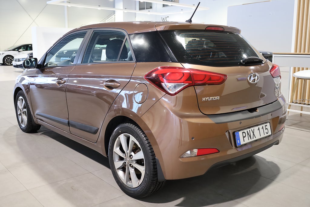 Hyundai i20 1,4 101hk Premium PDC Blåtand USB Rattvärme 2016