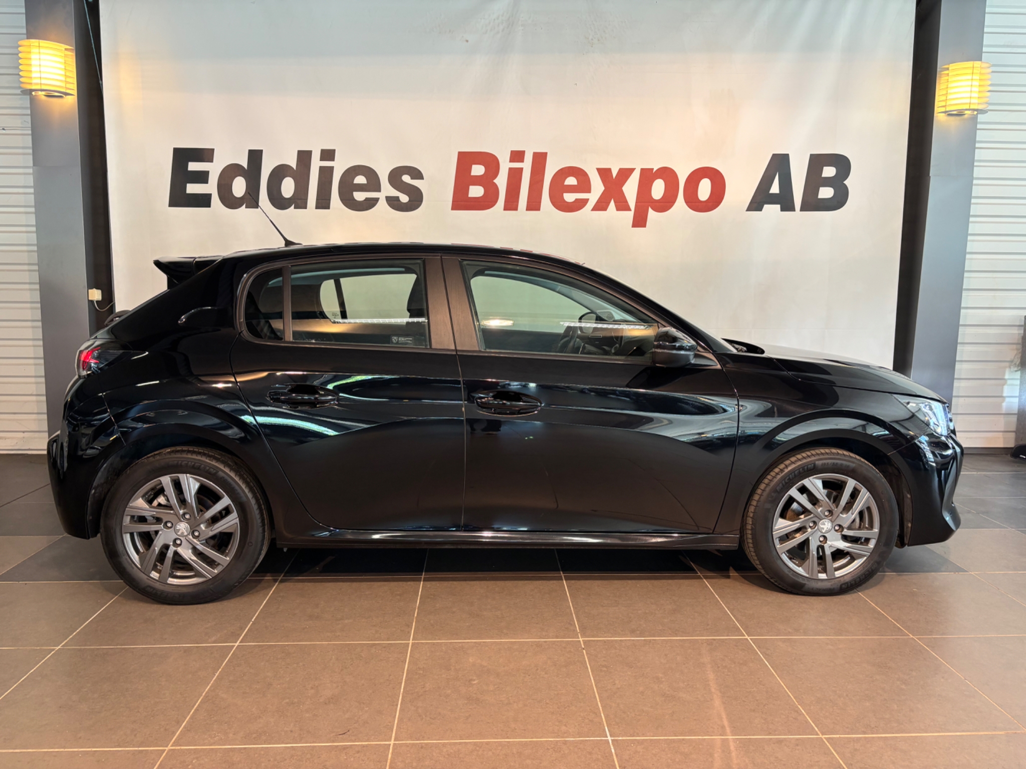 Peugeot 208 1.2 PureTech Active, 100hk 2022, bild 3/44
