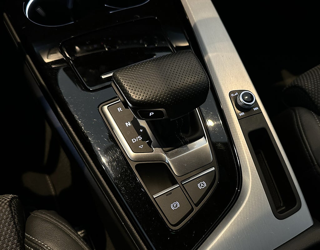 Audi A4 Sedan 40 TDI quattro S Tronic S LINE D-VÄRMARE MATRIX
