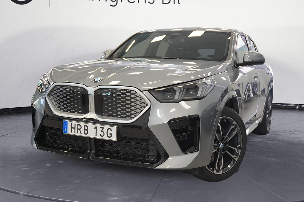 BMW iX2 xDrive30 M-Sport Adaptiv F Backkamera Rattvärme Drag