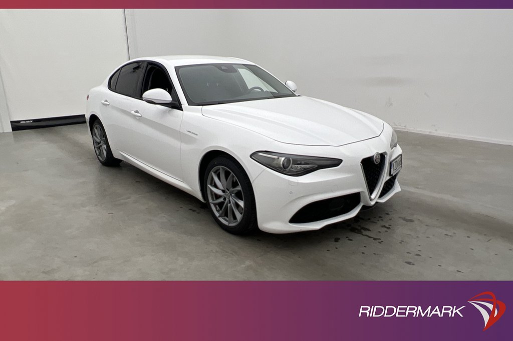 Alfa Romeo Giulia AWD 280hk Veloce Kamera Skinn Rattvärm