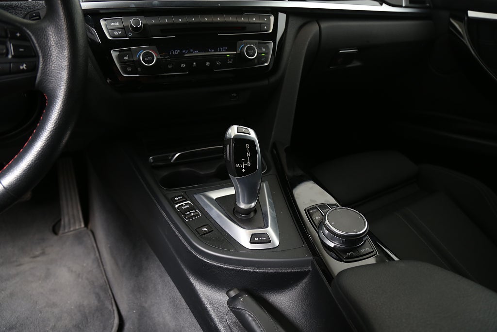 BMW 330e Sport line Sedan 252hk | Navi | Hi-Fi | P-Sen | BT | 2018