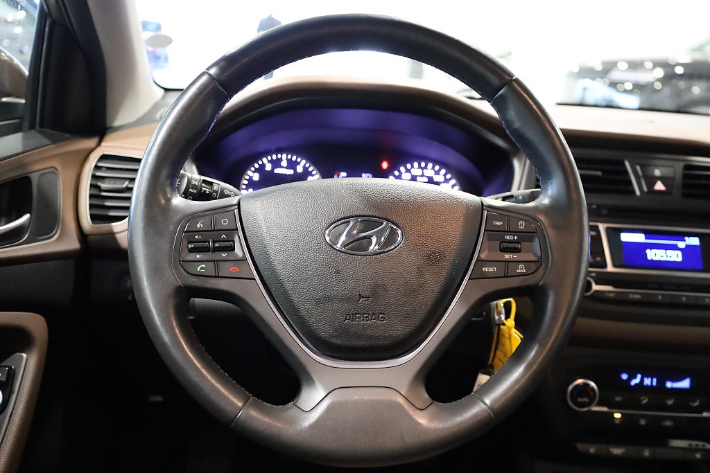 Hyundai i20 1,4 101hk Premium PDC Blåtand USB Rattvärme 2016