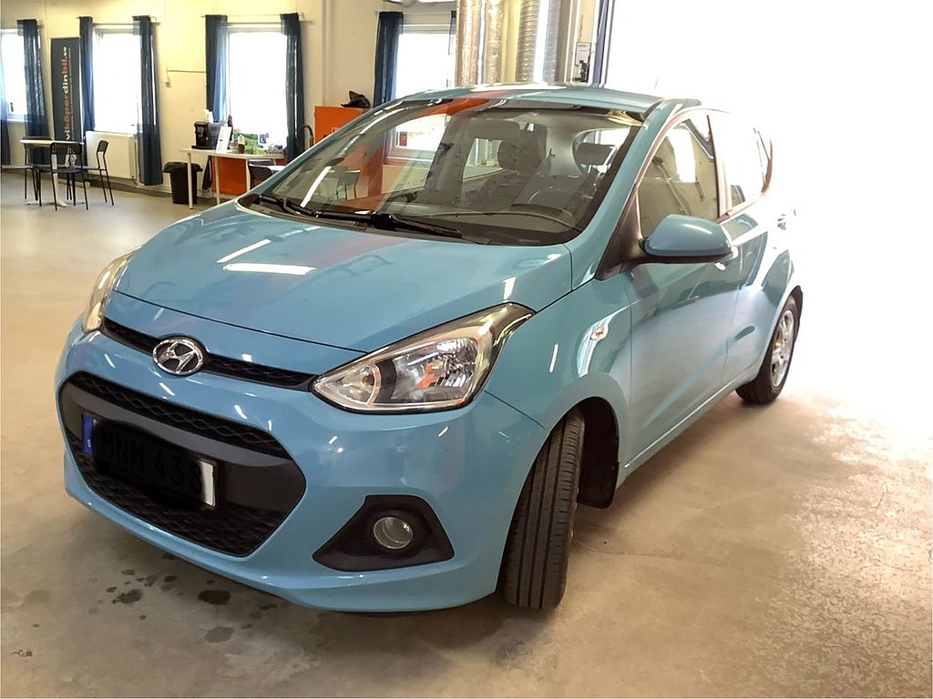 Hyundai i10 1.0 ComfortPlus / 2 brukare / Nyservad / S&V-däck