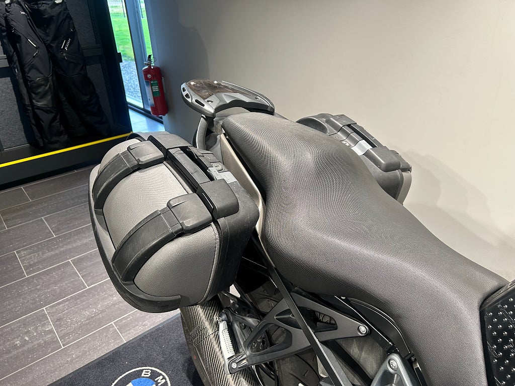 BMW K1300R Slipon/Sidoväskor/Kolfiber BellyPan/4168 mil