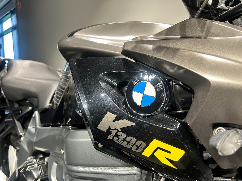BMW K1300R Slipon/Sidoväskor/Kolfiber BellyPan/4168 mil