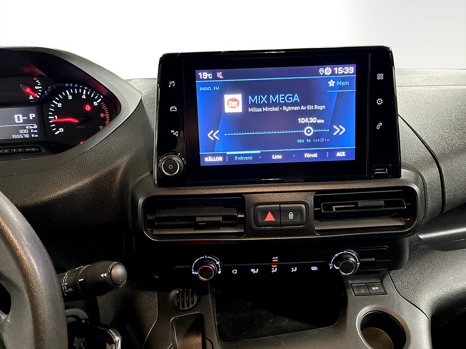 Bild på Peugeot Partner PRO 1.5 BHDi 130hk Aut L2 P-SENSORER CARPLAY