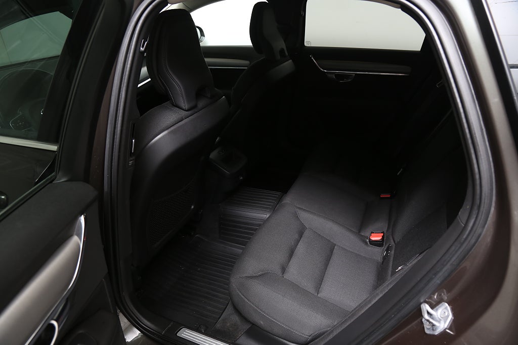 Volvo V90 T4 190hk Momentum SE Aut Head-up Kamera VOC Drag 2019