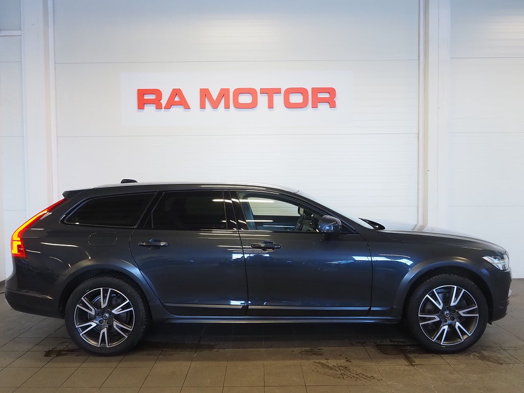 Volvo V90 Cross Country T5 AWD 254hk Inscription Pro | Drag | Kamera | Navi |