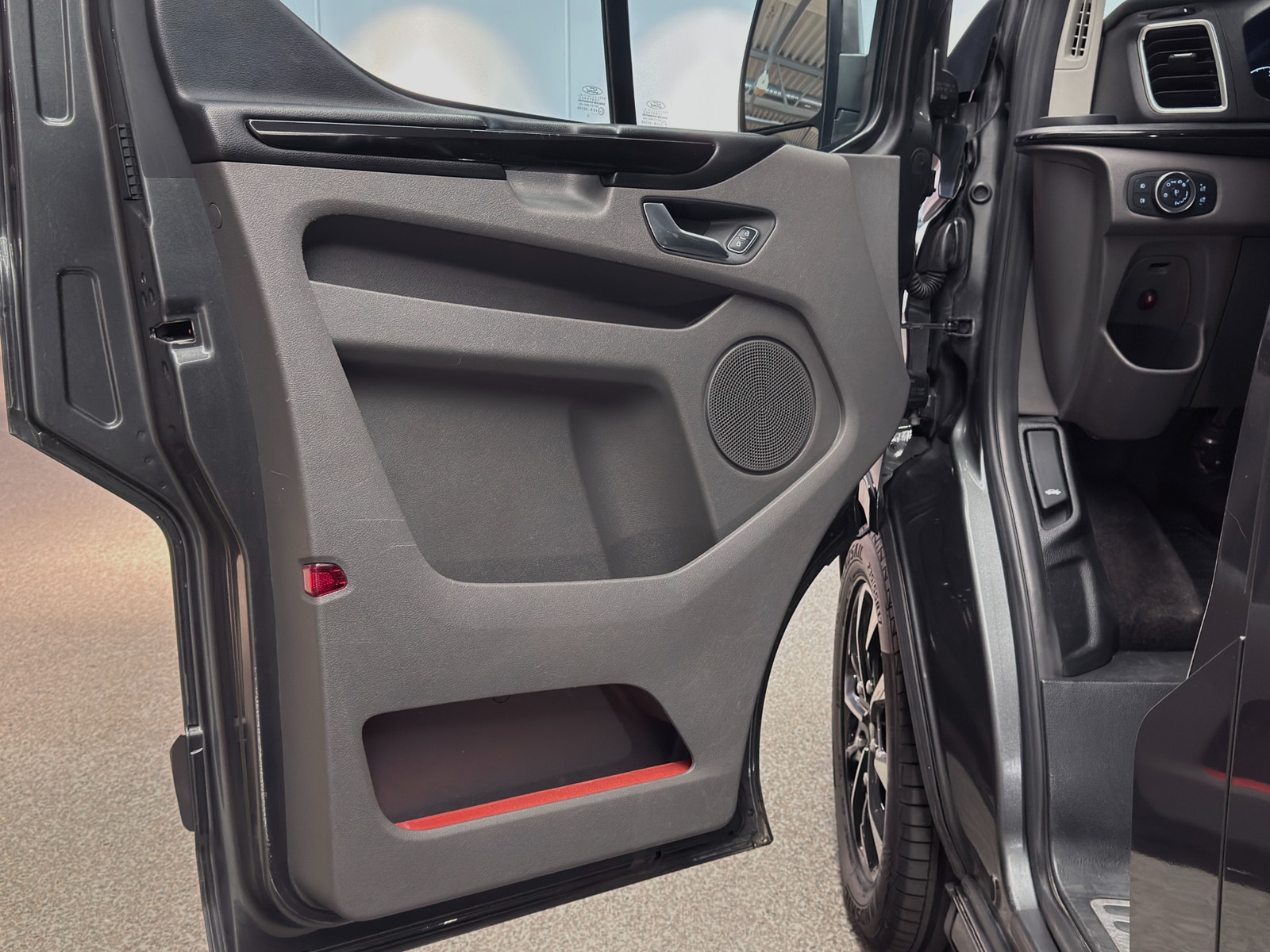 Ford Tourneo Custom Sport 2.0 TDCi 170hk | 8-sits | Drag | Värmare 2019 - miniatyr 9