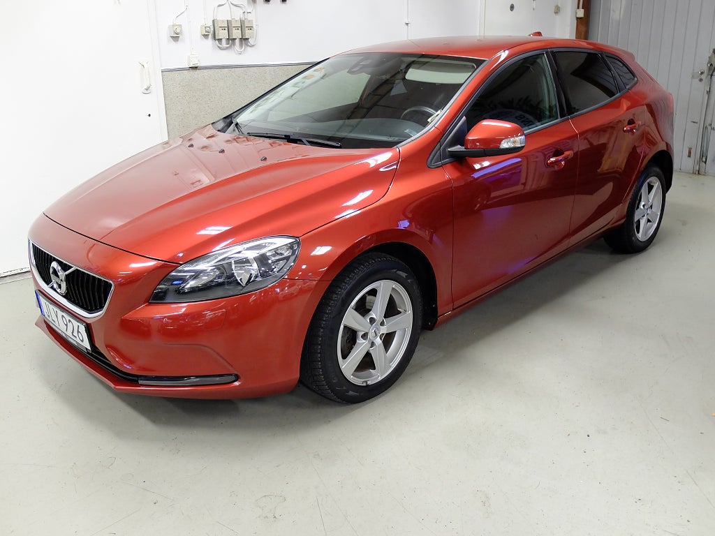 Volvo V40 D2 Kinetic Euro 6 NY-KAMREMSATS NY-SERV NY-BESIKT