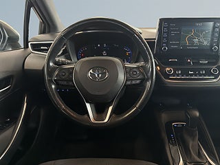 Toyota Corolla Hybrid e-CVT Style S&V-hjul/Kamera/Navi/AdaptivFart – bild 9
