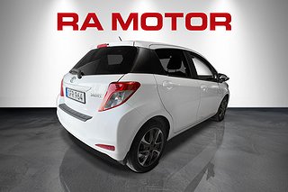 Halvkombi Toyota Yaris 34 av 39