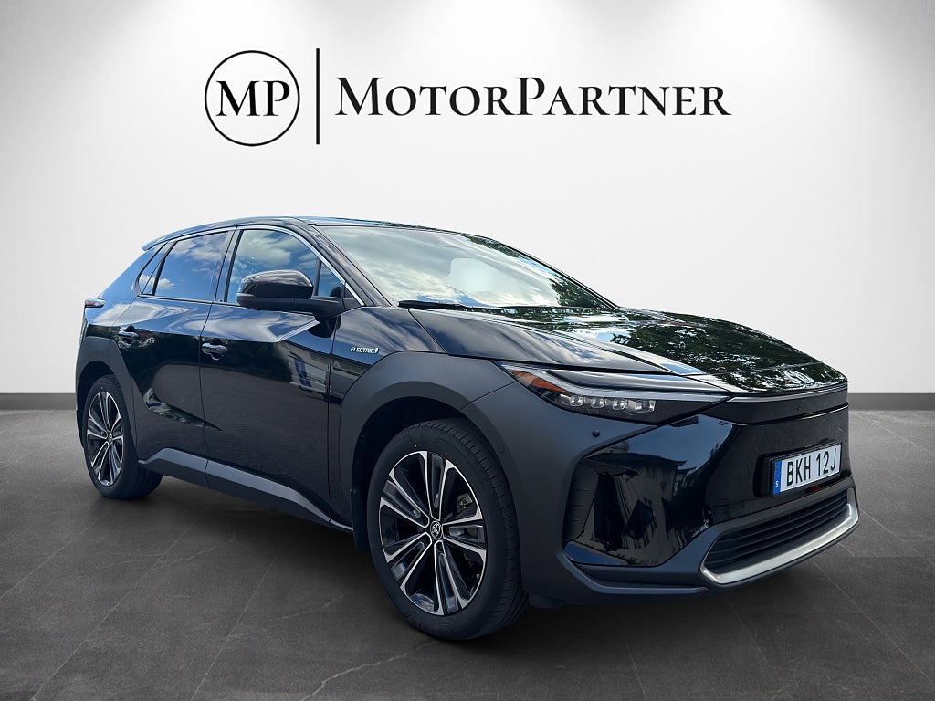 Toyota bZ4X 71.4 kWh AWD Executive 360 Kamera JBL Solcellstak MOMS