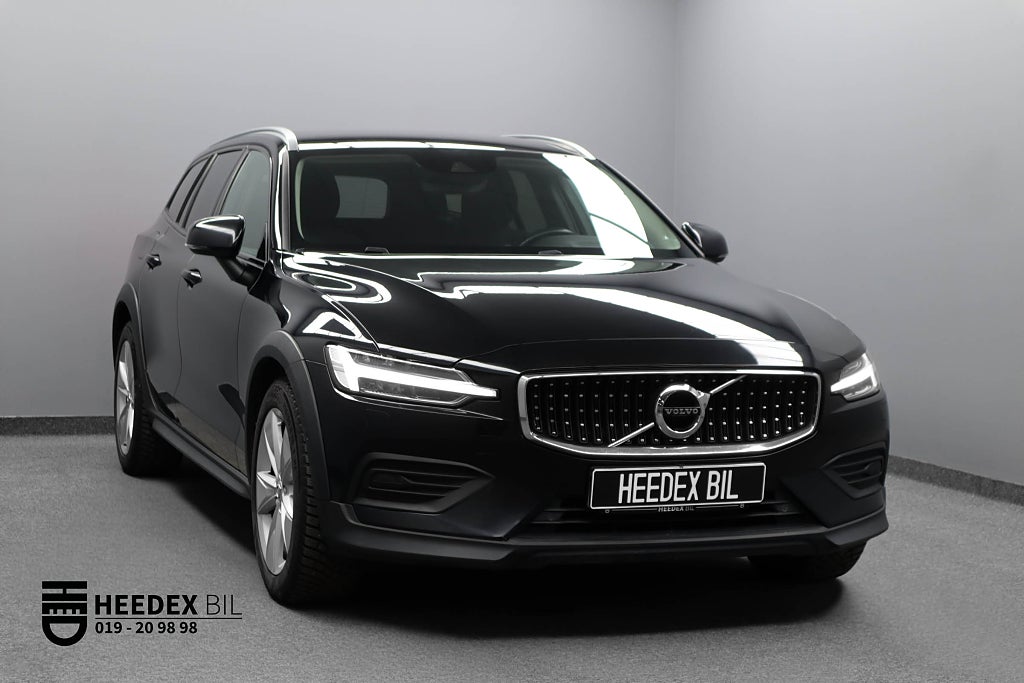 Volvo V60 Cross Country B4 AWD Geartronic 197hk Momentum Kamera Rattvärme Navi