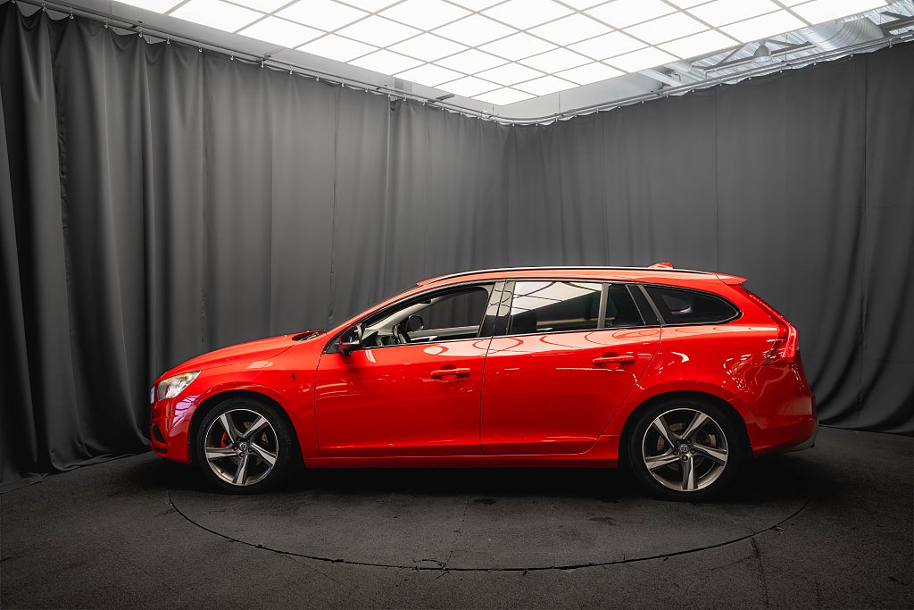Volvo V60 D3 R-Design LÄDER D-VÄRM ELSTOL BLIS ADAPTIV-FART