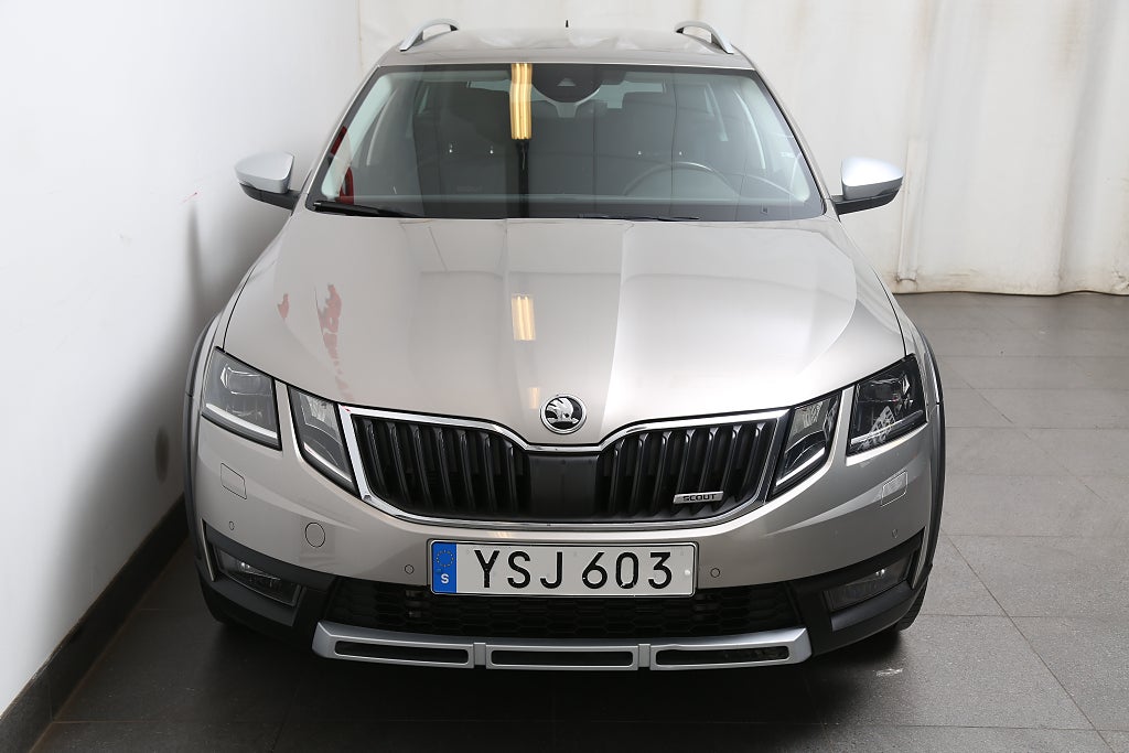Skoda Octavia Scout 2,0 TDI 4x4 Premium Aut P-värme Dragkrok 2019
