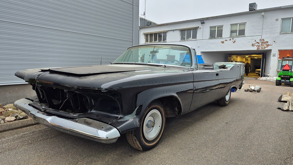 Chrysler Imperial Crown 
