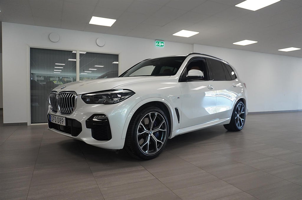 BMW X5 xDrive40i M-Sport Innovation Luftfjädring Pano H K Värmare |