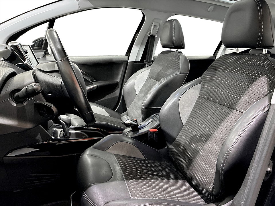 Bild på Peugeot 2008 Allure 1.2 PT 110hk Aut PANO B-KAMERA