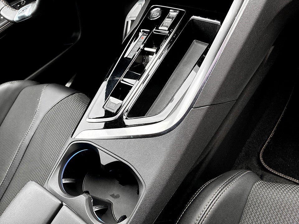 Bild på Peugeot 5008 GT 1.2 PT 130hk Aut 7-SITS B-KAMERA CARPLAY