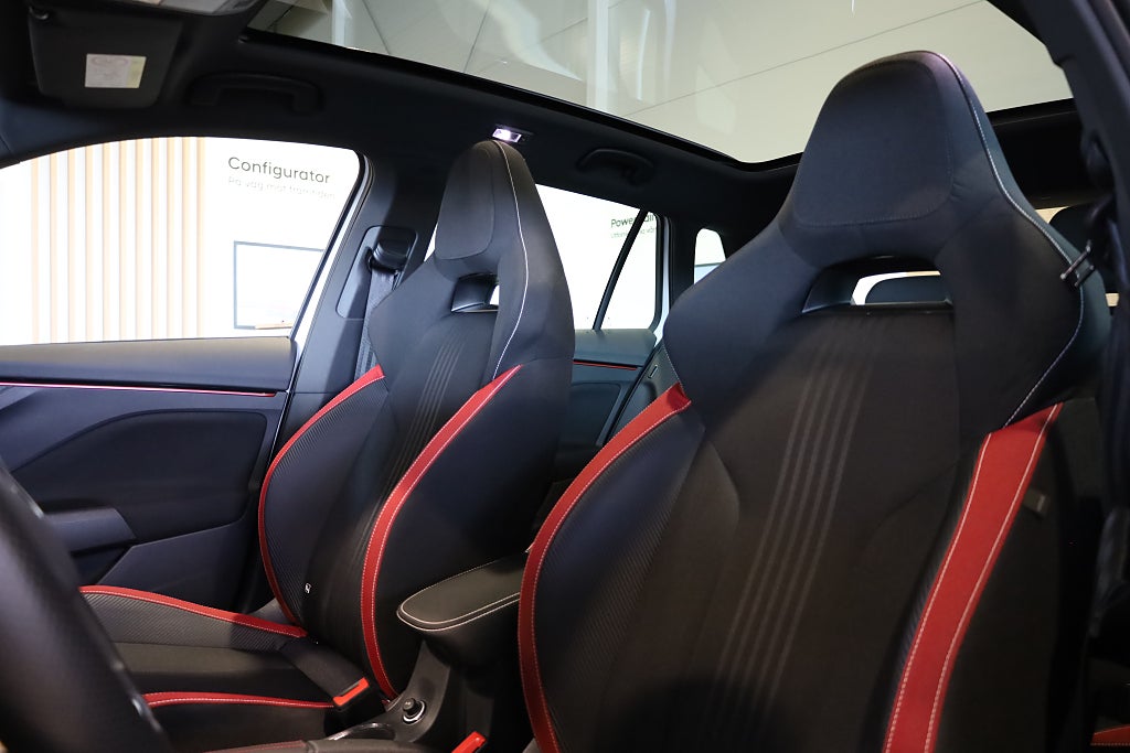 Skoda Kamiq 1.0 TSI AUT Monte Carlo Drag CarPlay Panorama Kamera