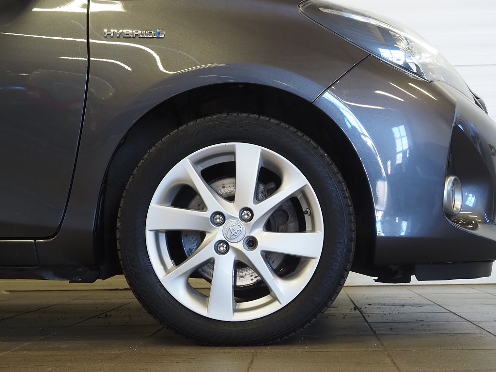Toyota Yaris Hybrid e-CVT 101hk | Edition Feel | Navi | Värmare | 2015