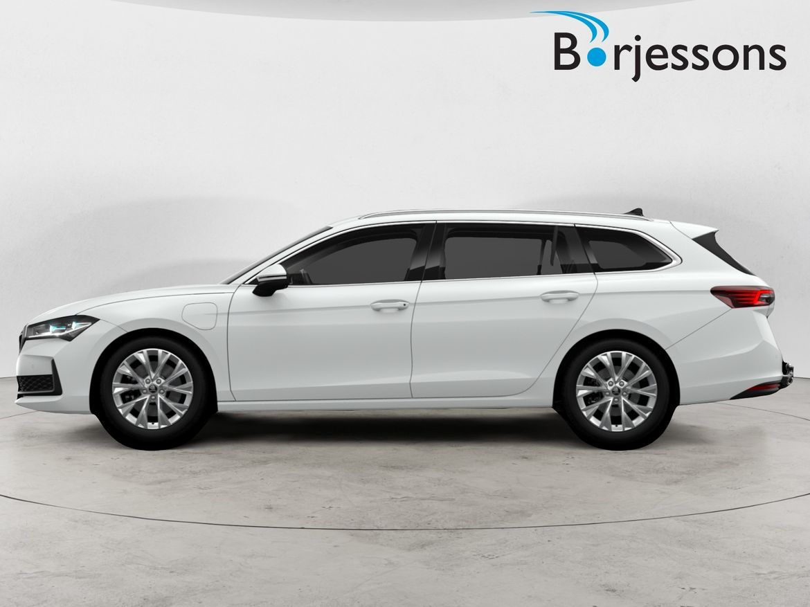 Skoda Superb Combi IV 2027, bild 2/10