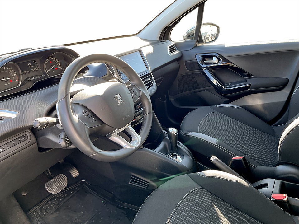 Bild på Peugeot 208 5D Style 1.2 PT 82hk Aut PANO BACKSENSORER